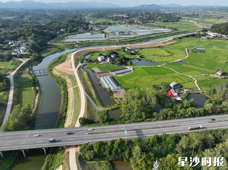 防洪保安工程不仅显著提升了区域防洪能力，更通过生态修复与配套设施建设，为沿岸居民筑起了一道坚实的“安全堤”与“幸福堤”。均为县水利局供图