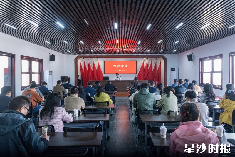 图为专题党课现场。刘思源 摄