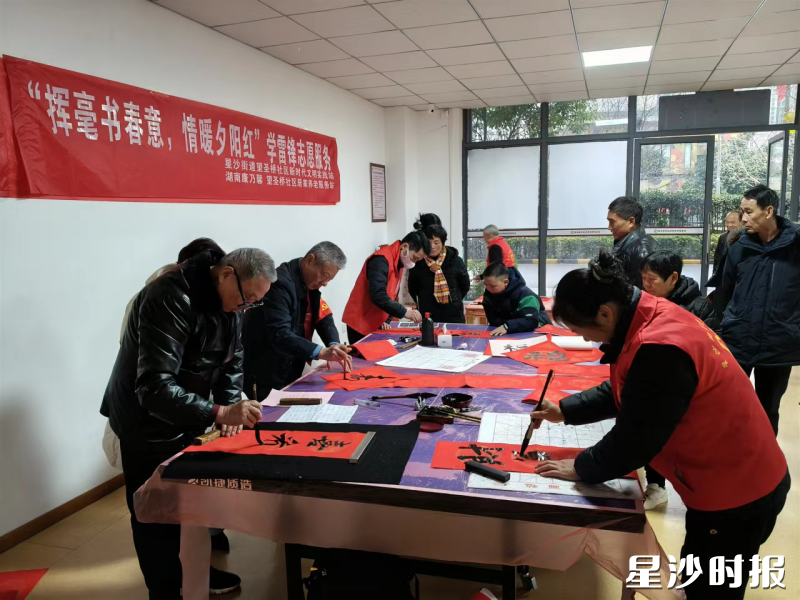 物业服务中心依托邻里节、老年大学等多元活动载体，打造了有温度、有内涵的社区文化品牌。均为县住房城乡建设局供图