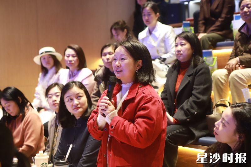 女企业家围绕政策申报、合规管理、权益维护等问题踊跃提问。