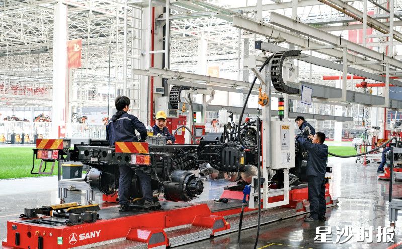 图为三一智联重卡车间。均为杨源 摄 图为三一智联重卡车间。均为杨源 摄