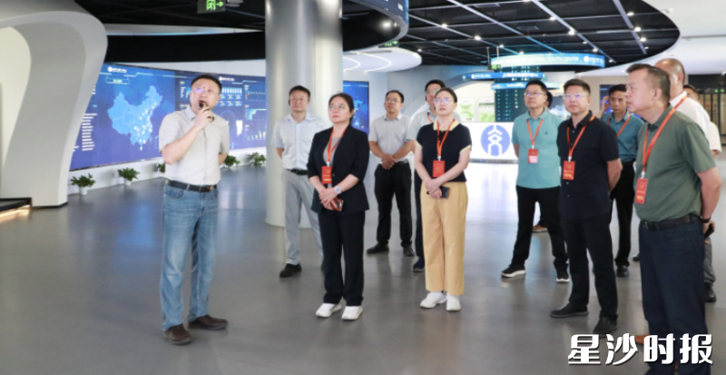 图为视察现场。杨源 摄