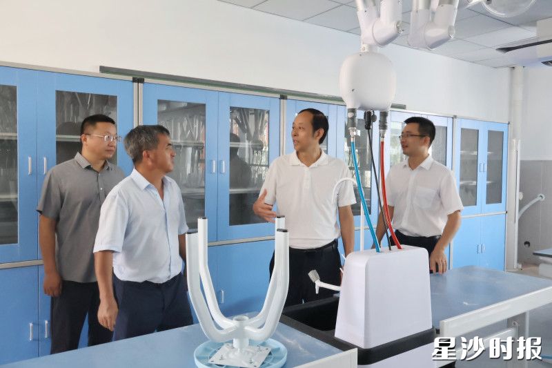 在雅礼会展学校进行安全生产检查。