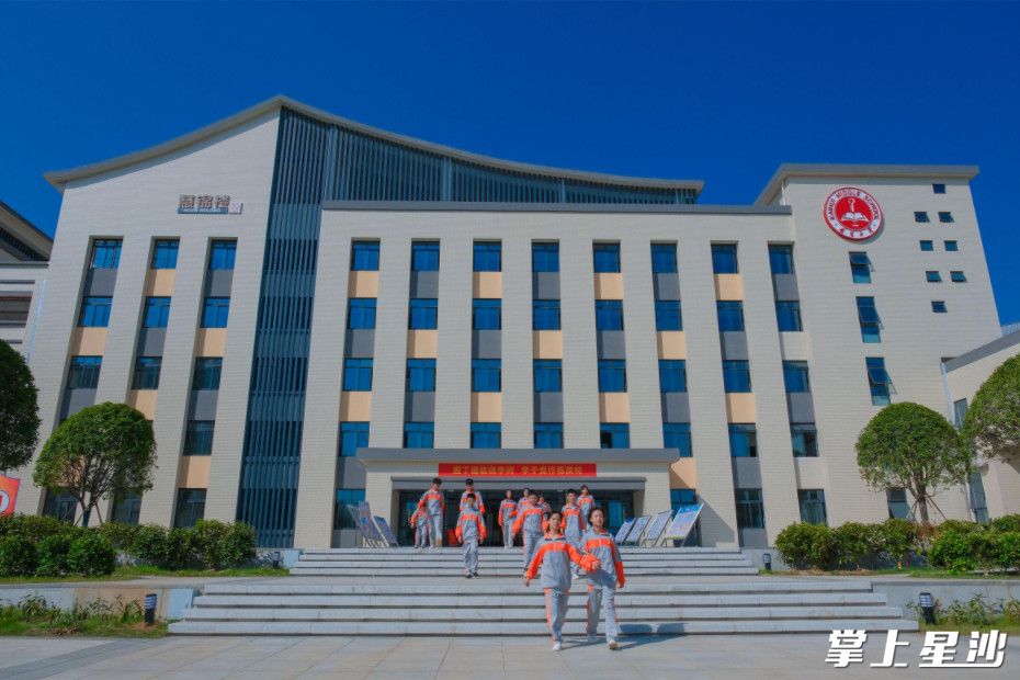 长沙县努力推进农村72所规模较小义务教育中小学校优质均衡建设，提升农村学校办学水平。