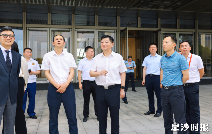 付旭明在长沙国际会议中心,检查会议中心安全生产及展会筹备工作。 付旭明在长沙国际会议中心,检查会议中心安全生产及展会筹备工作。