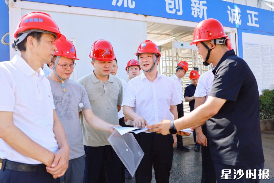 付旭明在运达会展湾丽思卡尔顿酒店项目调研。