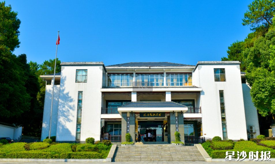 杨开慧纪念馆是全国百家红色旅游景区、国家级烈士纪念设施保护单位、全国爱国主义教育示范基地、全国妇女爱国主义教育基地。