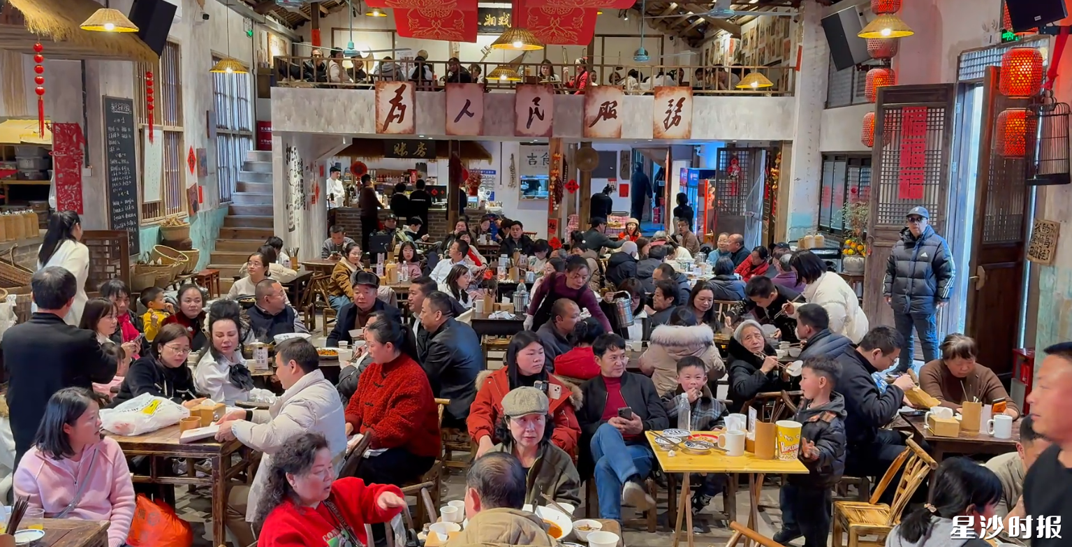 春节假期,初恋茶馆吸引众多游客前来游玩。 春节假期,初恋茶馆吸引众多游客前来游玩。