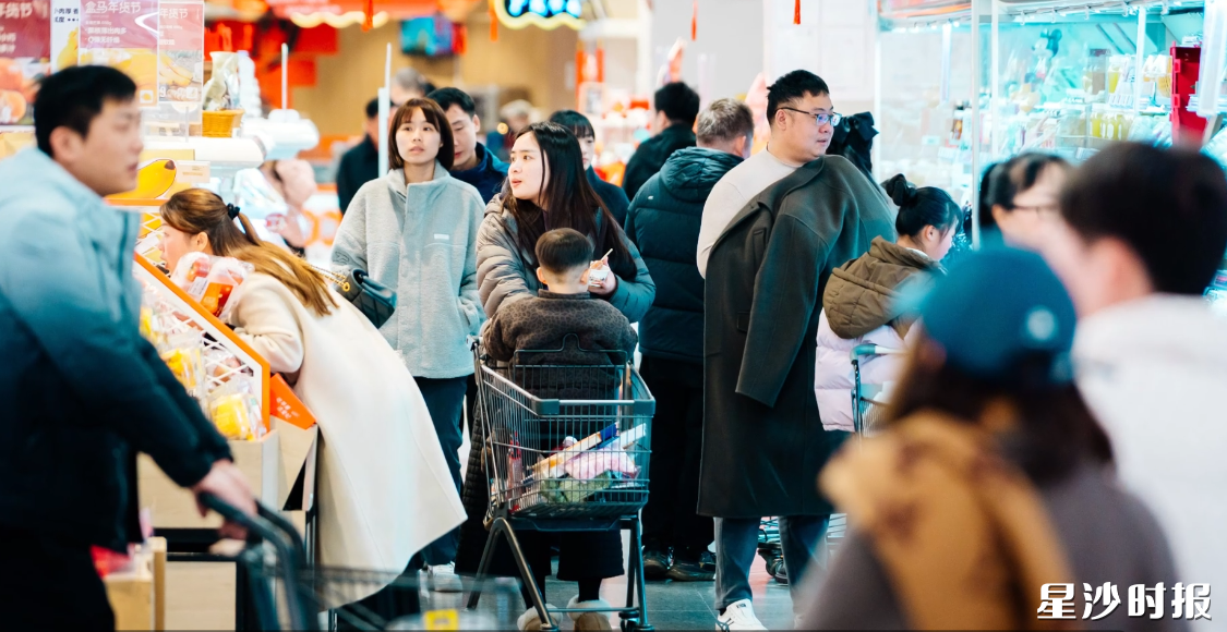 星沙商圈人流如织。 星沙商圈人流如织。