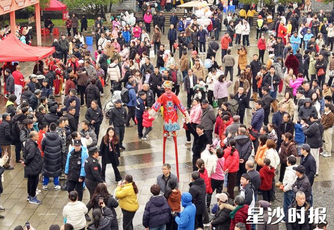 踩高跷巡游。㮾梨街道供图 踩高跷巡游。㮾梨街道供图