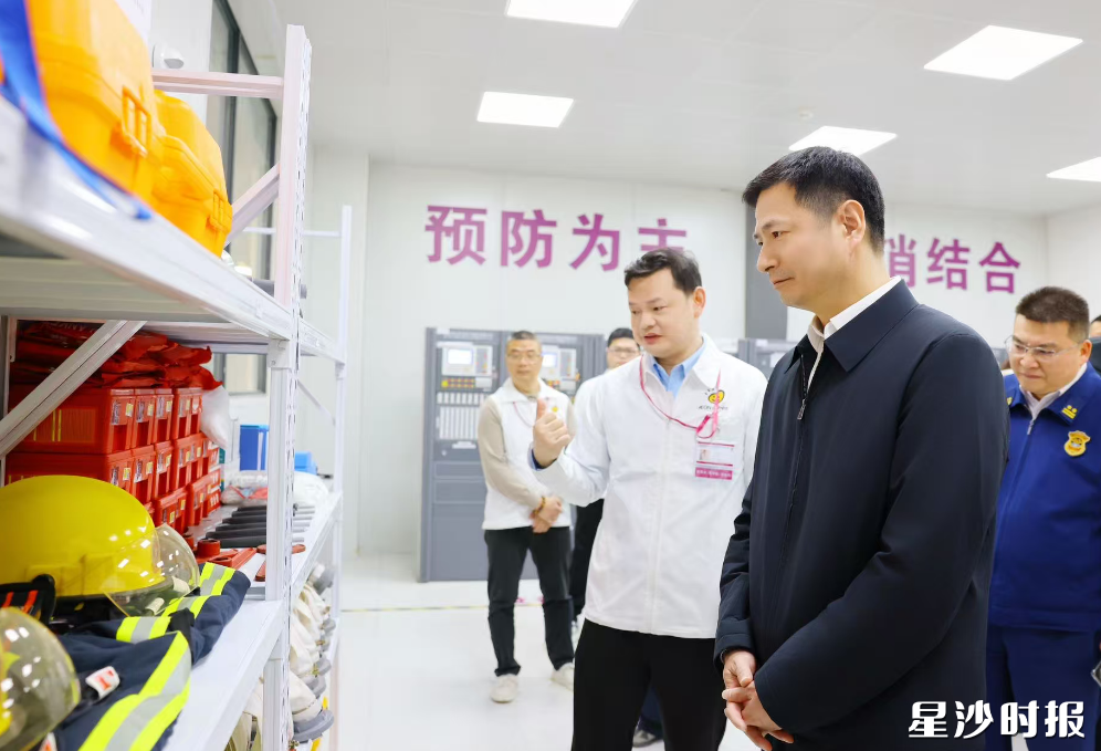 王雄文在星沙街道永旺梦乐城督导检查。