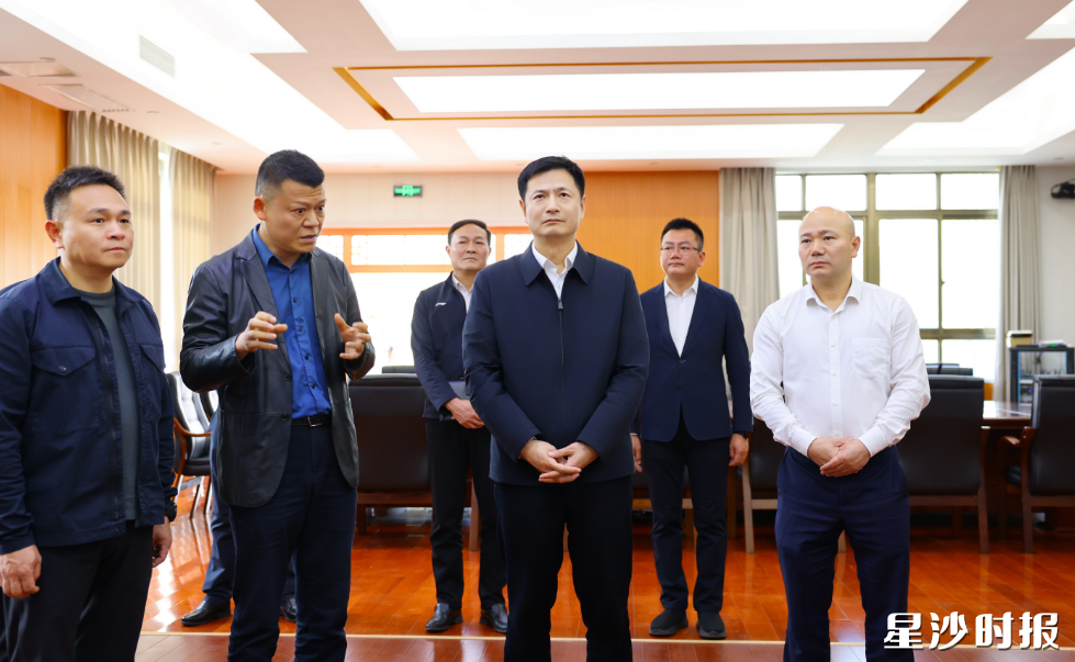 王雄文在长沙县城市防洪管理站督导检查。均为曾诗怡 摄