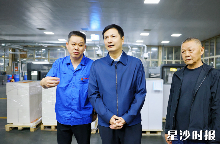 王雄文调研长沙鸿发印务实业有限公司。均为曾诗怡 摄