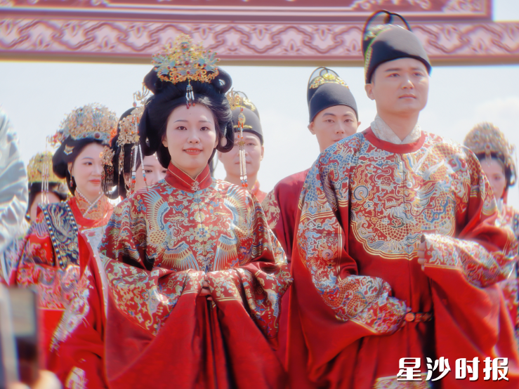 活动现场上演国潮婚服大秀。章帝 摄