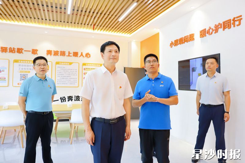 王雄文走访慰问林新征。 王雄文走访慰问林新征。