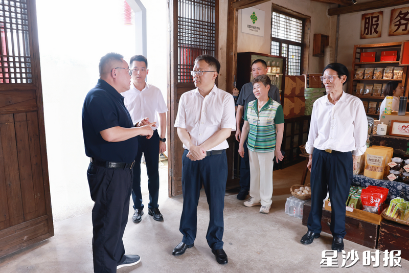 郑以仁在初恋茶馆调研农文旅融合发展工作。 郑以仁在初恋茶馆调研农文旅融合发展工作。