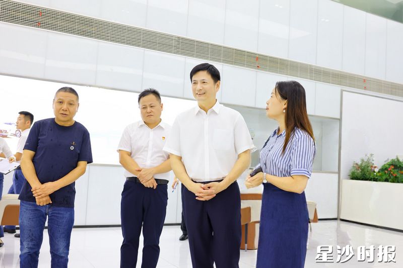 王雄文在中南汽车世界调研。 王雄文在中南汽车世界调研。