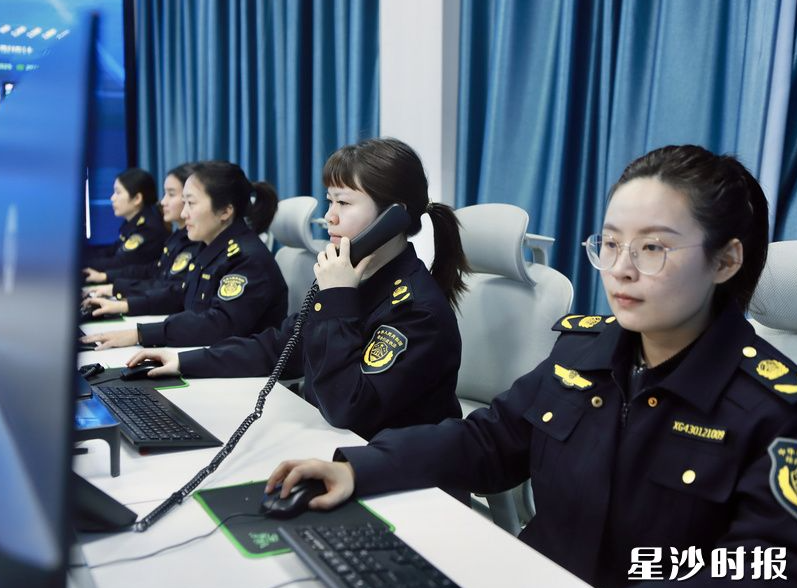 县行政执法局打造“24·30”全天候执法圈，24小时回应群众诉求。刘萍 摄