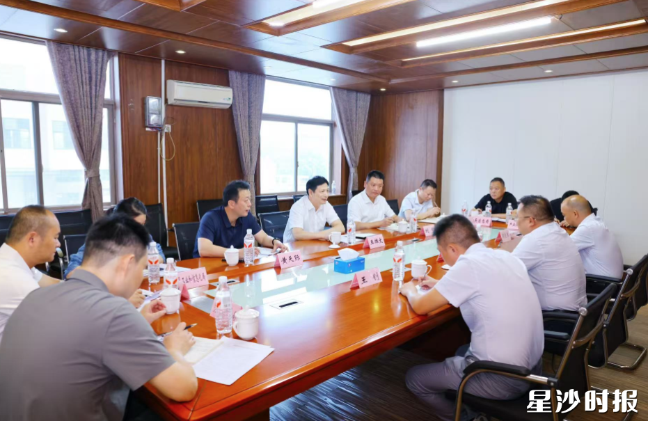 王雄文在湖南精优智能科技有限公司调研。均为曾诗怡 摄 王雄文在湖南精优智能科技有限公司调研。均为曾诗怡 摄