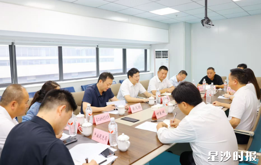 王雄文在长沙大微半导体有限公司调研。 王雄文在长沙大微半导体有限公司调研。