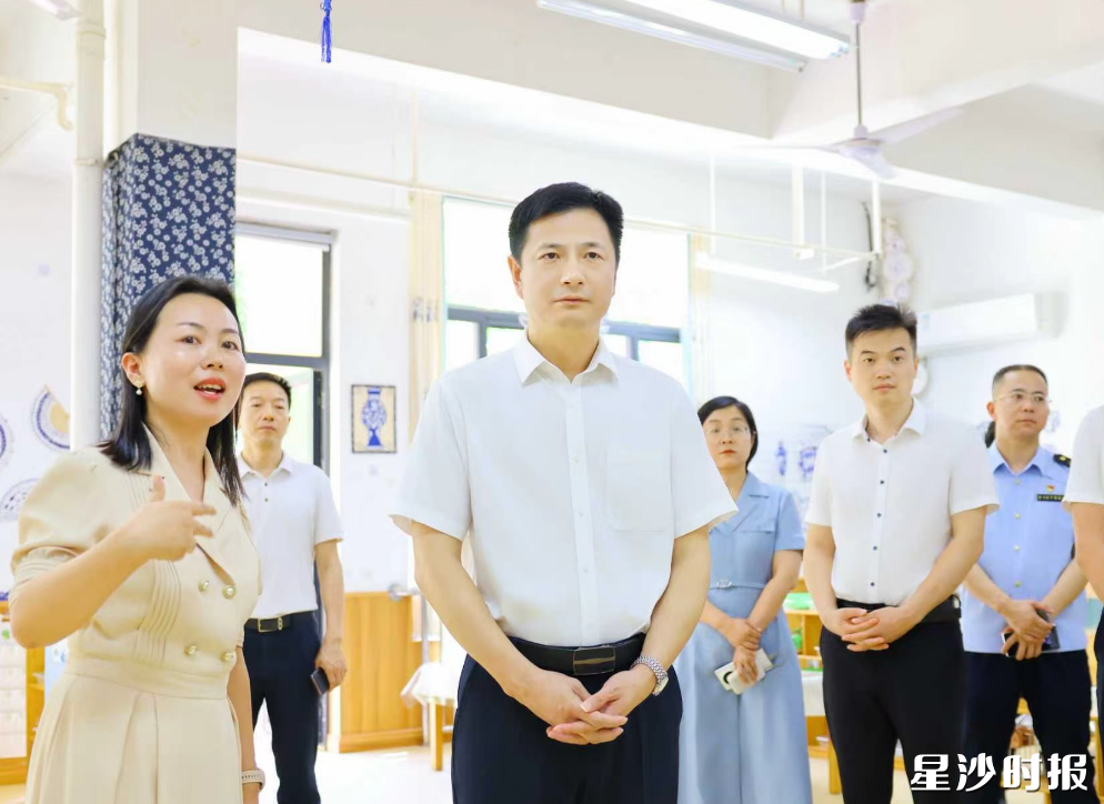 王雄文在松雅湖幼儿园调研。均为曾诗怡 摄 王雄文在松雅湖幼儿园调研。均为曾诗怡 摄