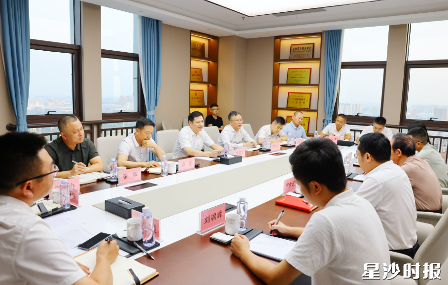 王雄文、郑以仁在湖南望新建设集团股份有限公司调研。 王雄文、郑以仁在湖南望新建设集团股份有限公司调研。