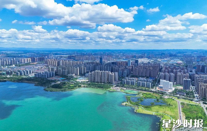 风光旖旎的松雅湖国家湿地公园。章帝 摄