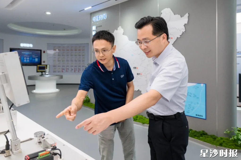 蒋红波在深浦电气智能传感器生产制造中心项目调研走访并检查安全生产工作。 蒋红波在深浦电气智能传感器生产制造中心项目调研走访并检查安全生产工作。